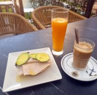 Desayuno saludable con tosta de aguacate Casa Antonia-La Plaza